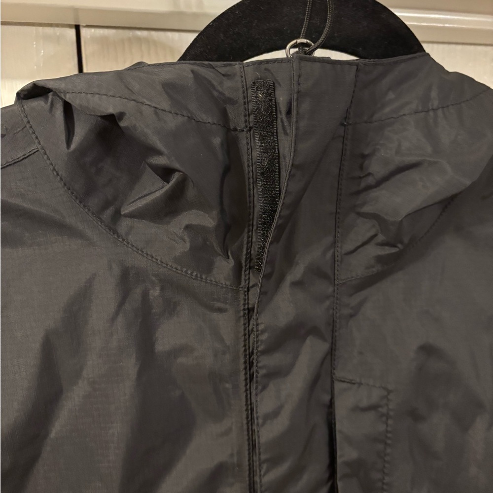 The North Face Men's Black Raincoat - Picture 12 of 13